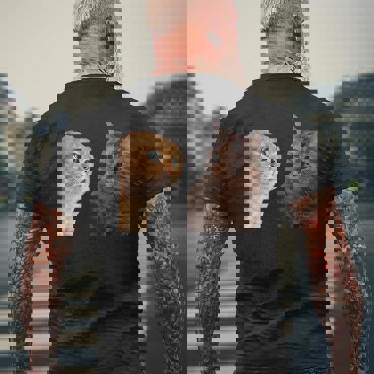 2匹の猫がミームを話す メンズTシャツ バックプリント 高齢者への贈り物