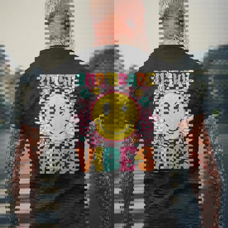 2年生 バイブス スマイルフェイス 新学期 2年生 メンズTシャツ バックプリント 高齢者への贈り物