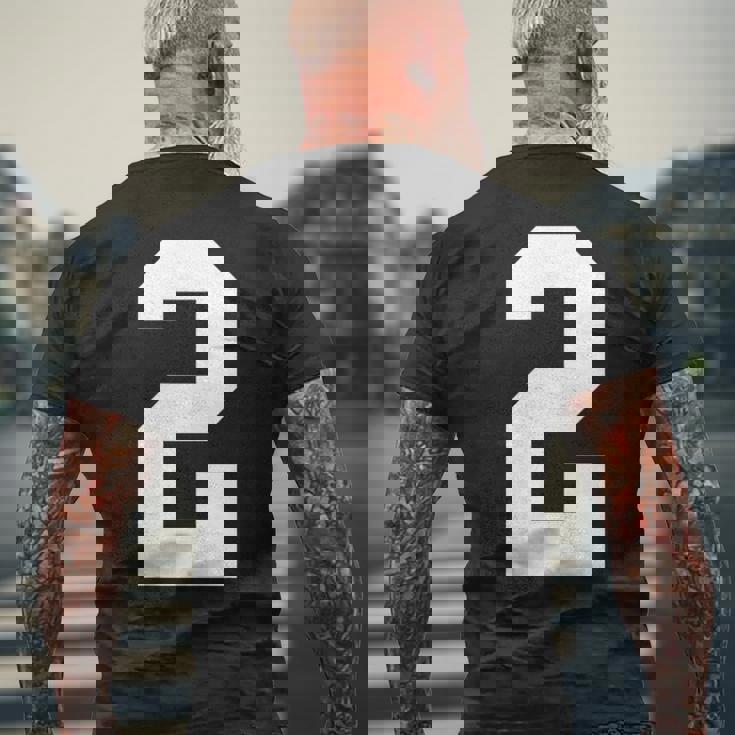 2番の大学スポーツスタイル。ホワイト。 メンズTシャツ バックプリント 高齢者への贈り物