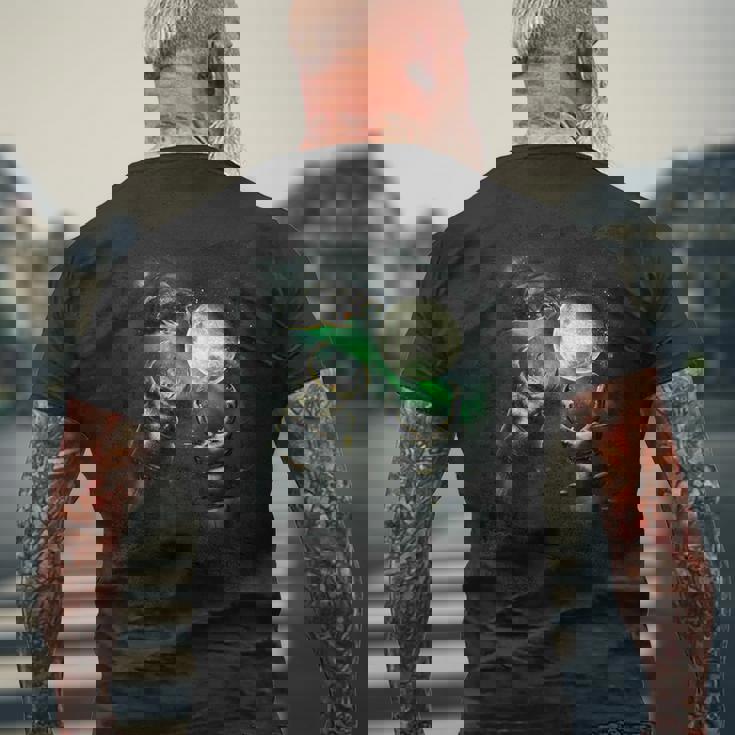 3 サイ クワガタ カブトムシ 月 三匹狼 ハウリング メンズTシャツ バックプリント 高齢者への贈り物