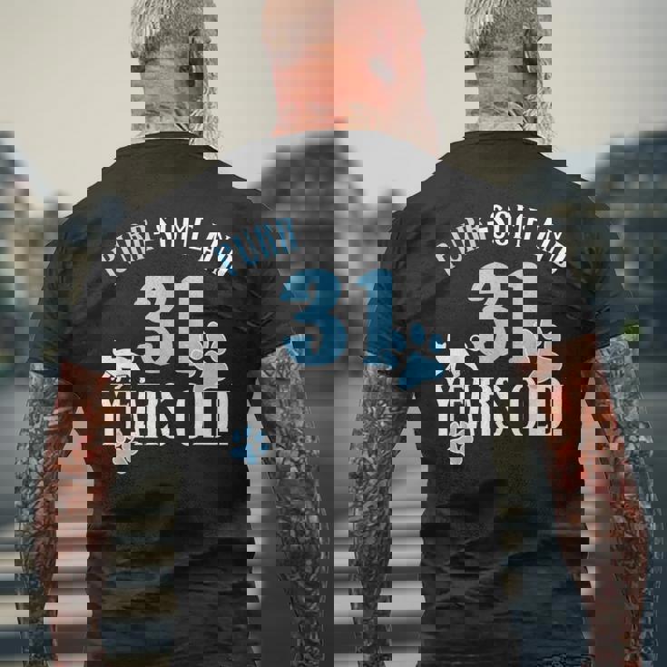 31歳の誕生日 31歳 猫 ママ 猫好き 誕生日 メンズTシャツ バックプリント 高齢者への贈り物