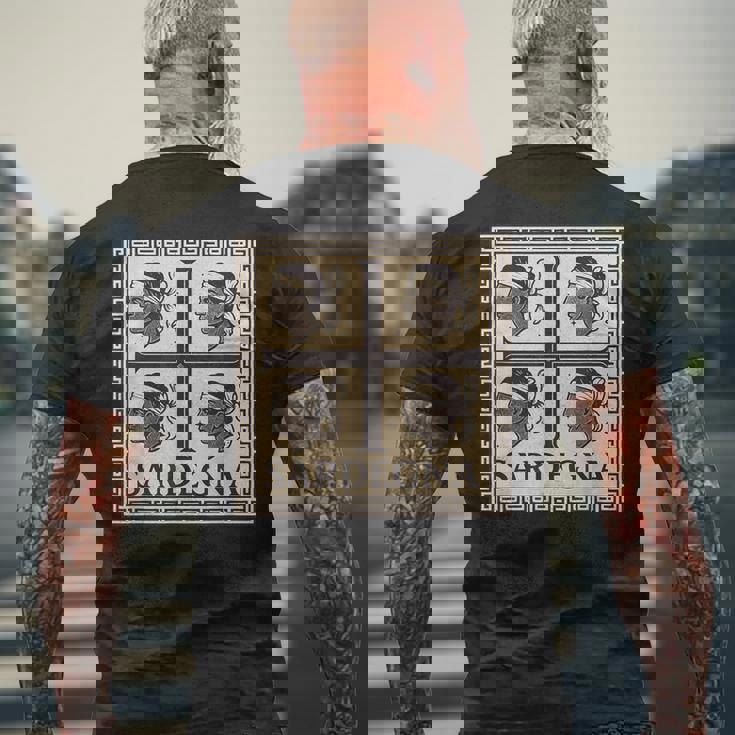 4 森 サルデーニャ 旗 サルデーニャ ギフト ローマ風 メンズTシャツ バックプリント 高齢者への贈り物