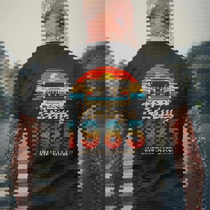 40歳 ギフト ヴィンテージ 1985年生まれ レトロ 40歳の誕生日 メンズTシャツ バックプリント 高齢者への贈り物