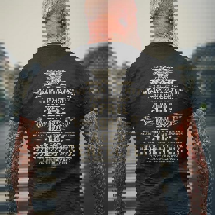 43歳の誕生日プレゼント 男性用 1982年4月 誕生日 メンズTシャツ バックプリント 高齢者への贈り物