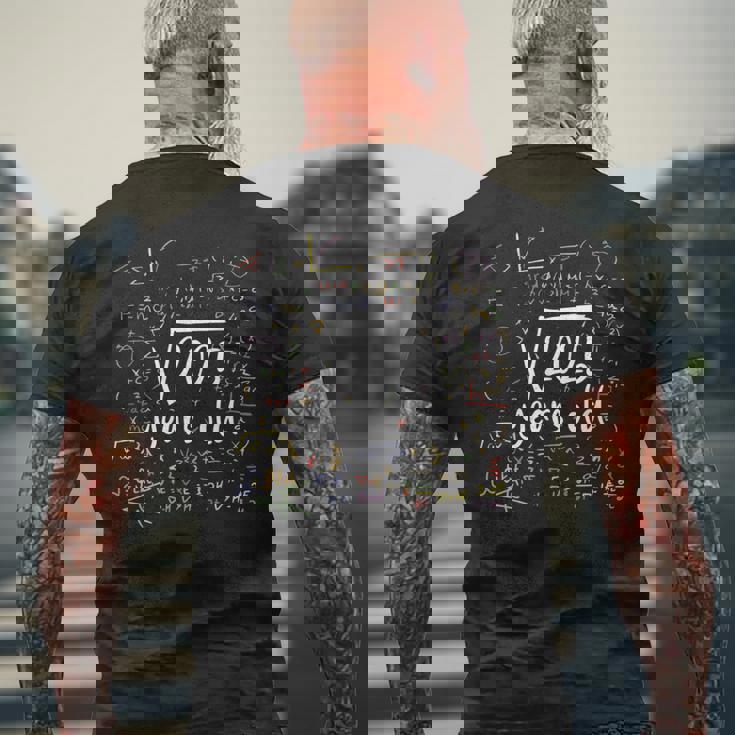 45歳の誕生日 45歳のプレゼント 数学の誕生日 2025年の平方根 メンズTシャツ バックプリント 高齢者への贈り物