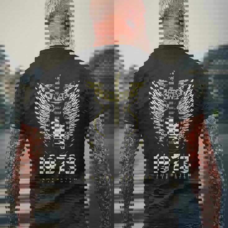 52歳のギフト ヴィンテージ 1973年生まれ レトロ 52歳の誕生日 メンズTシャツ バックプリント 高齢者への贈り物