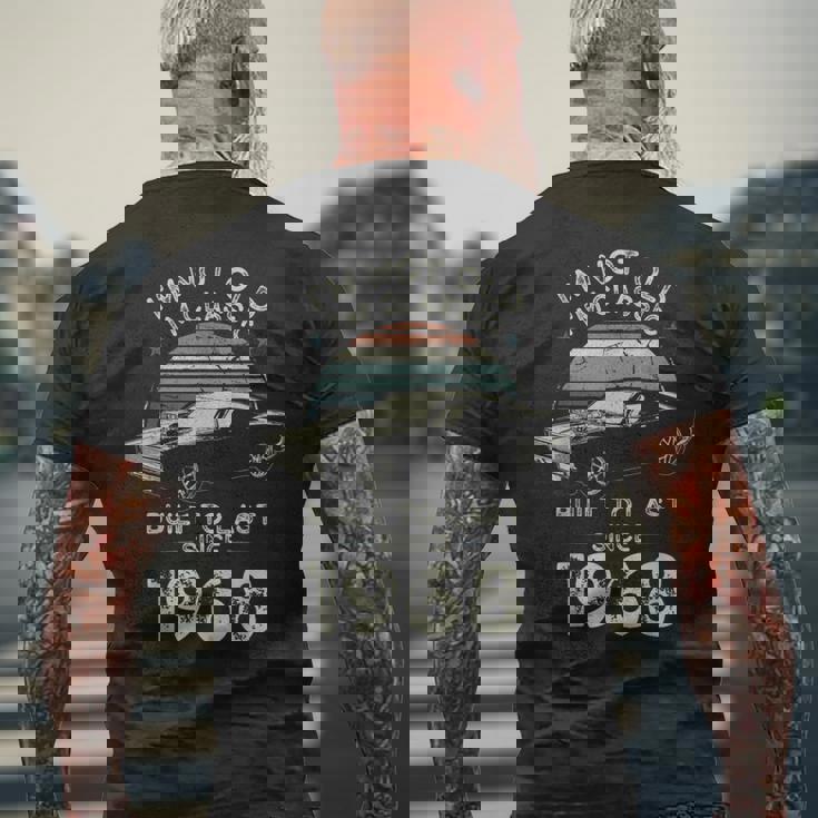 57歳の誕生日 1968年クラシックカー メンズTシャツ バックプリント 高齢者への贈り物