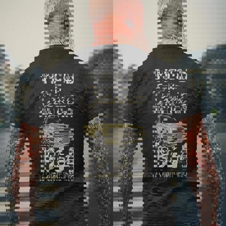 61 歳の誕生日、1964 年以来、クラシックカー、61 歳 メンズTシャツ バックプリント 高齢者への贈り物