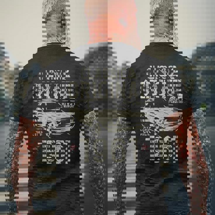 64歳の誕生日 1961年クラシックカー メンズTシャツ バックプリント 高齢者への贈り物