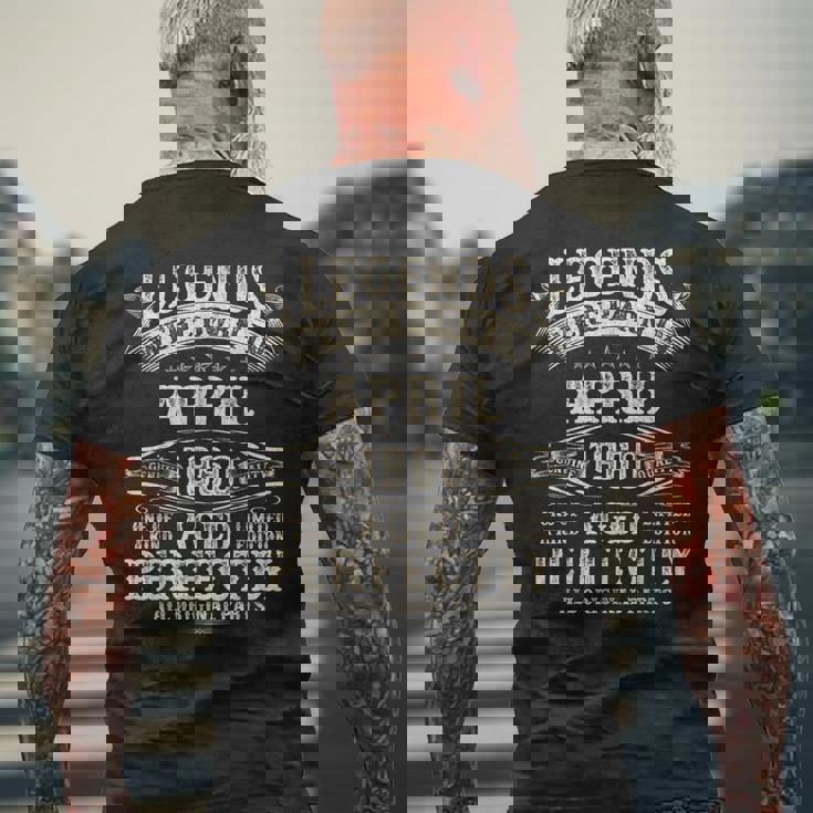 65歳の男性への誕生日プレゼント 65歳 誕生日 1960年4月 メンズTシャツ バックプリント 高齢者への贈り物