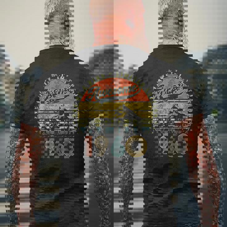 65歳の誕生日プレゼント 男性用 1960年4月 65歳の誕生日 メンズTシャツ バックプリント 高齢者への贈り物