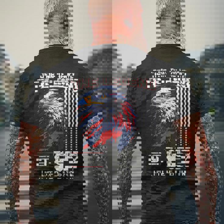 67 歳の誕生日 メンズ オリジナル ヴィンテージ 1957 メンズTシャツ バックプリント 高齢者への贈り物