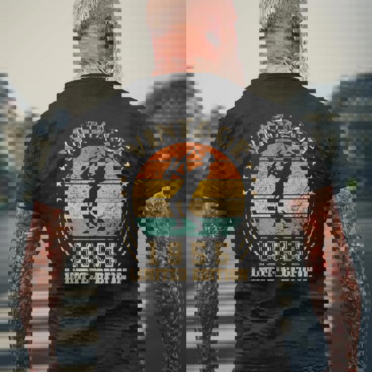 67歳の誕生日ギフト サックスプレーヤー 1955 ジャズミュージック メンズTシャツ バックプリント 高齢者への贈り物