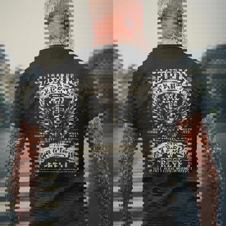 70歳の誕生日プレゼント 男性用 70歳 4月 1955年 メンズTシャツ バックプリント 高齢者への贈り物