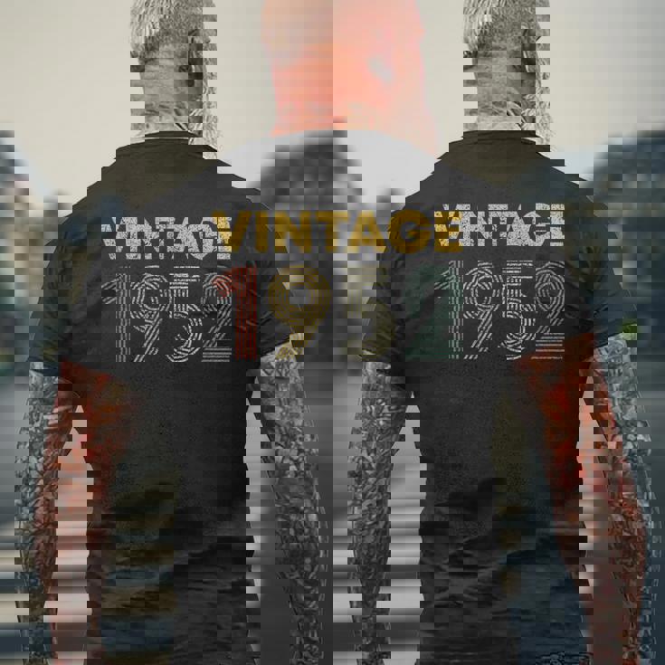 73 歳のギフト ヴィンテージ 1952 年生まれ レトロ 73 歳の誕生日 メンズTシャツ バックプリント 高齢者への贈り物