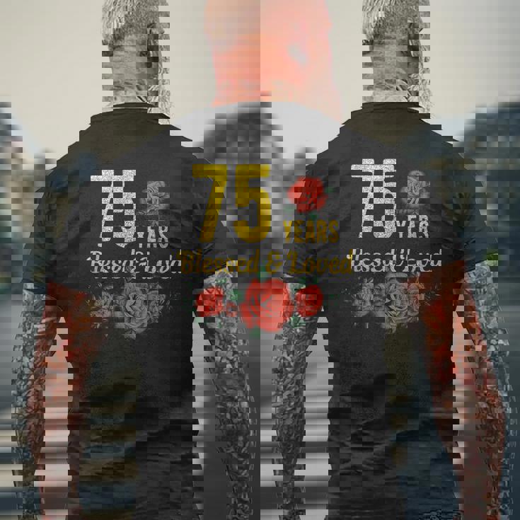 75歳 祝福され愛されたバラの花 フローラル 75歳の誕生日 メンズTシャツ バックプリント 高齢者への贈り物