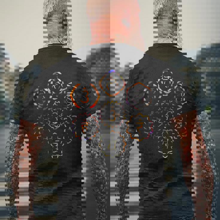 7つのチャクラ メンズTシャツ バックプリント 高齢者への贈り物