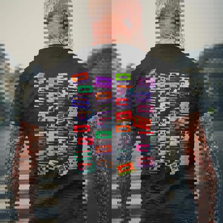 80年代カセットテープミュージックdj メンズTシャツ バックプリント 高齢者への贈り物