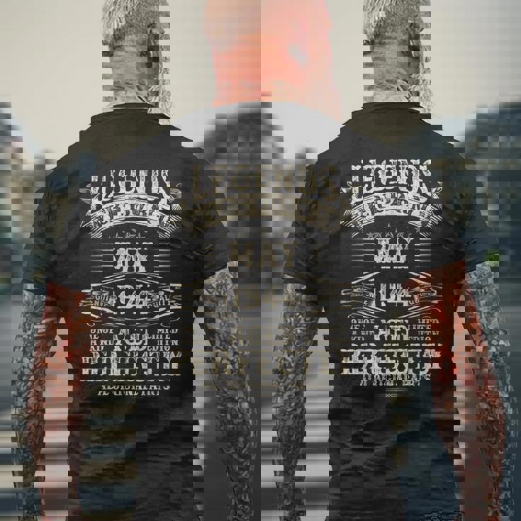 80歳の誕生日ギフト 男性用 面白い 80歳 May 1944 メンズTシャツ バックプリント 高齢者への贈り物