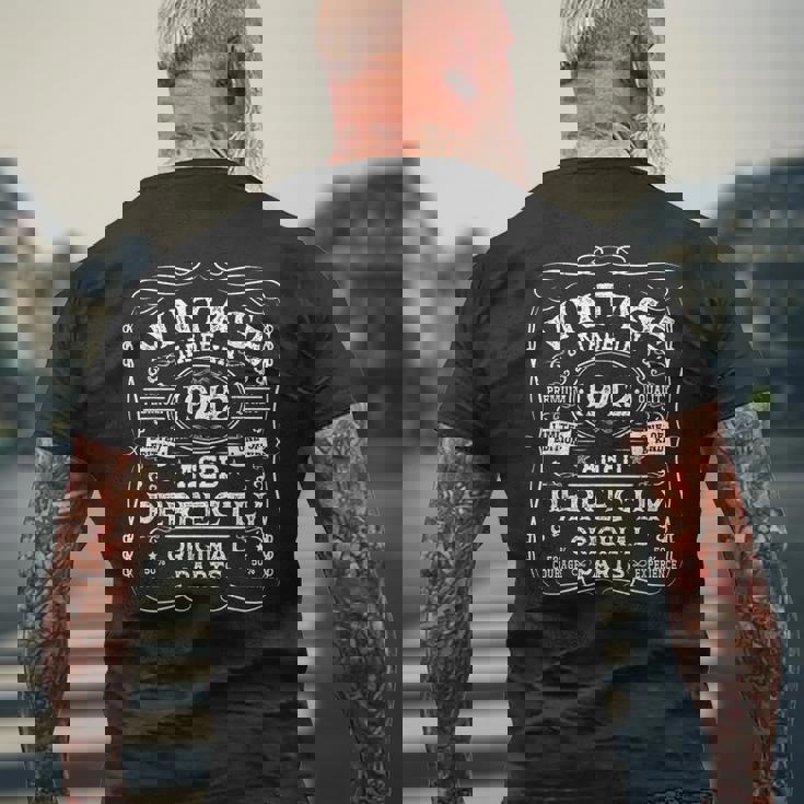 83 歳のギフト ヴィンテージ 1942 年生まれ レトロ 83 歳の誕生日 メンズTシャツ バックプリント 高齢者への贈り物