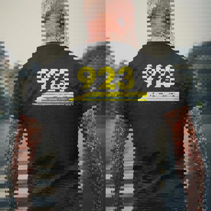 923形ドクターイエローT4 イラスト923テキスト メンズTシャツ バックプリント 高齢者への贈り物