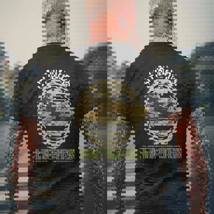 B-17 空飛ぶ要塞爆撃機 第二次世界大戦 飛行機 メンズTシャツ バックプリント 高齢者への贈り物