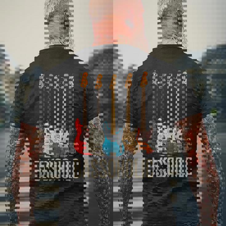 Bassoholic ベースギタープレーヤーのベーシストのコレクターのためのギフトbass メンズTシャツ バックプリント 高齢者への贈り物