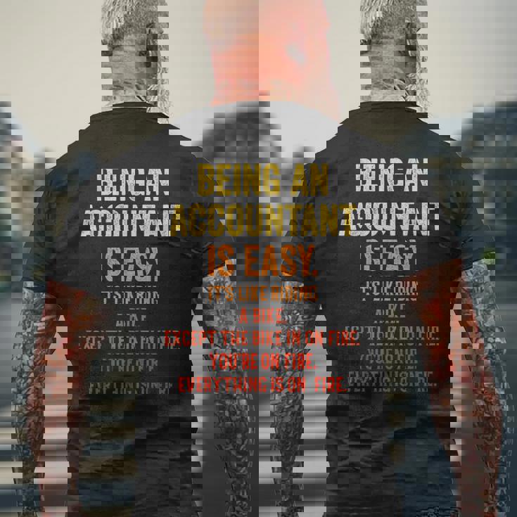 Being An Accountant Is Easy Accounting Cpaグラフィック メンズTシャツ バックプリント 高齢者への贈り物