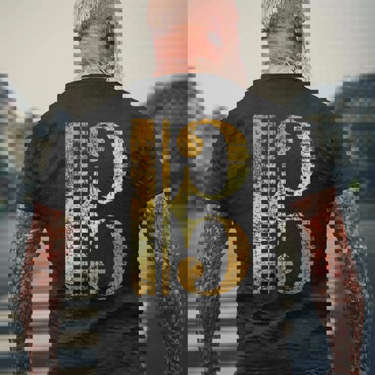 C-音記号 ヴィンテージイエロー ミュージシャンヴィオラ・チェロ。 メンズTシャツ バックプリント 高齢者への贈り物