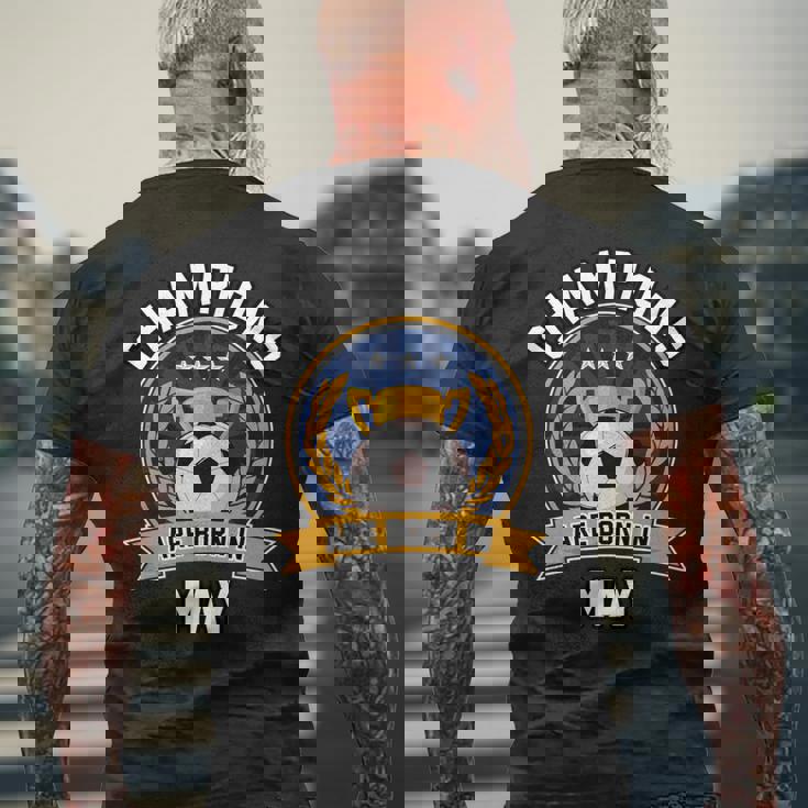 Champion Are Born In May フットボール サッカーボール 誕生日プレゼント 長袖tシャツ メンズTシャツ バックプリント 高齢者への贈り物