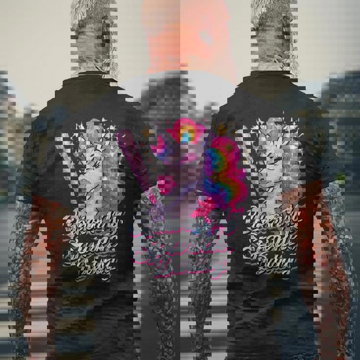 Choke On My Radiance 面白いユニコーンレインボーアティチュード メンズTシャツ バックプリント 高齢者への贈り物