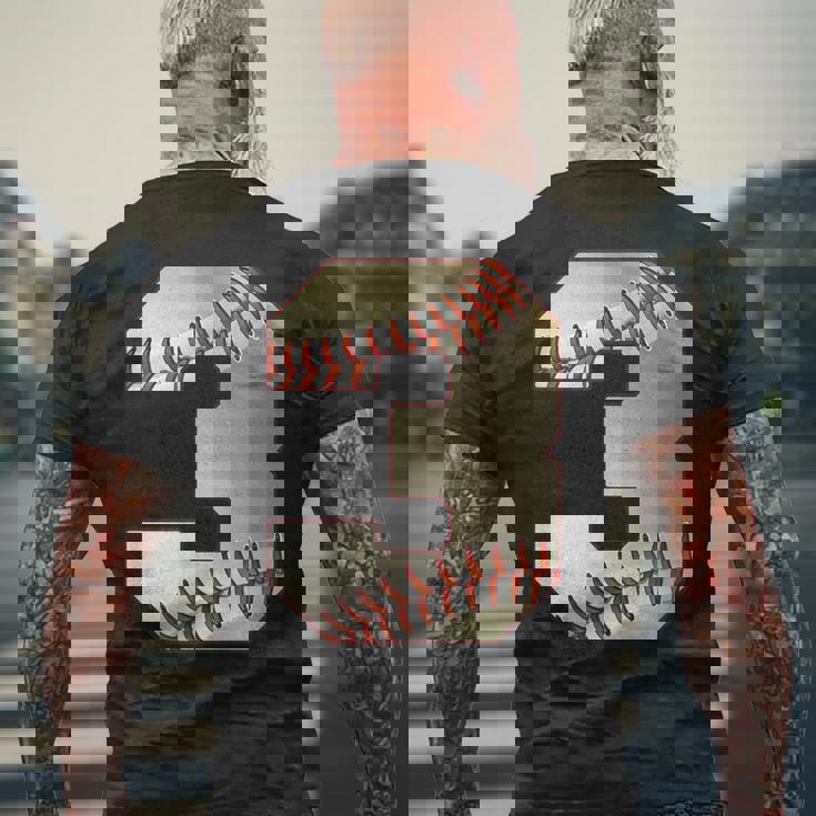 Cool 3 3番 数字 バースデーパーティー 3番目 野球 誕生日 メンズTシャツ バックプリント 高齢者への贈り物