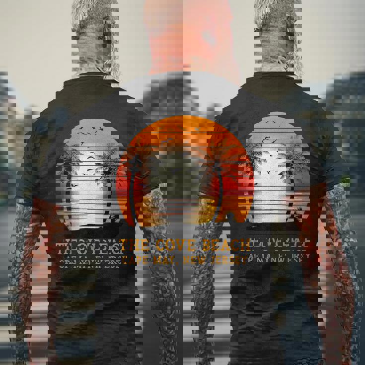 The Cove Beach Cape May New Jersey ビンテージ サンセット レトロ 太陽 メンズTシャツ バックプリント 高齢者への贈り物