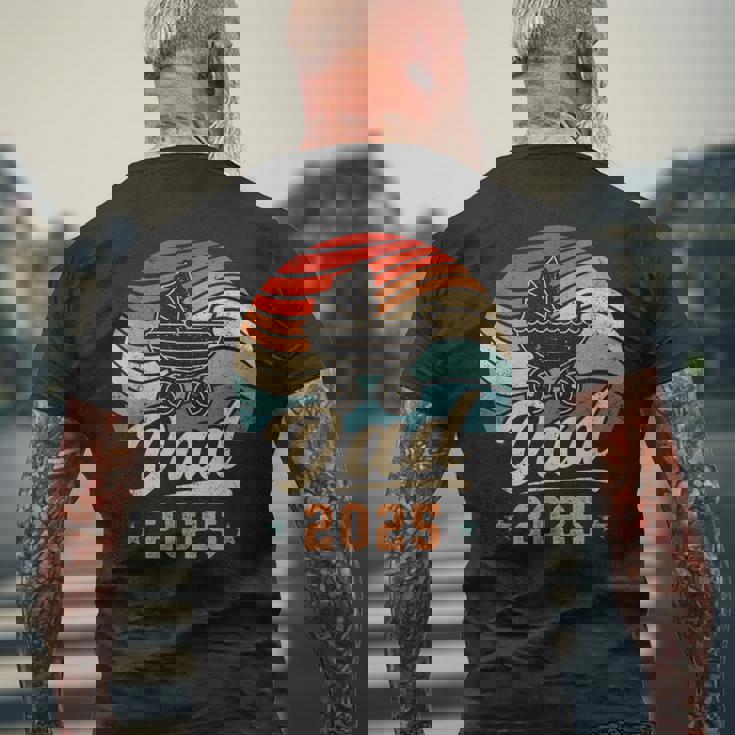 Dad 2025 歳 新しい父親 赤ちゃん発表 父性 メンズTシャツ バックプリント 高齢者への贈り物