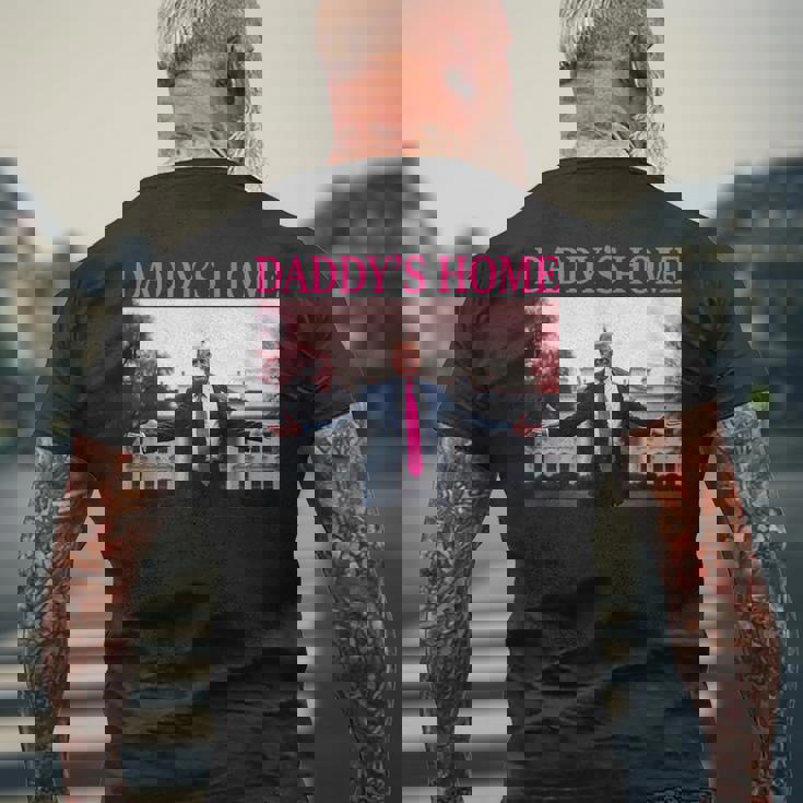 Daddy's Home President Donald Trump 2024 Pink Trump メンズTシャツ バックプリント 高齢者への贈り物