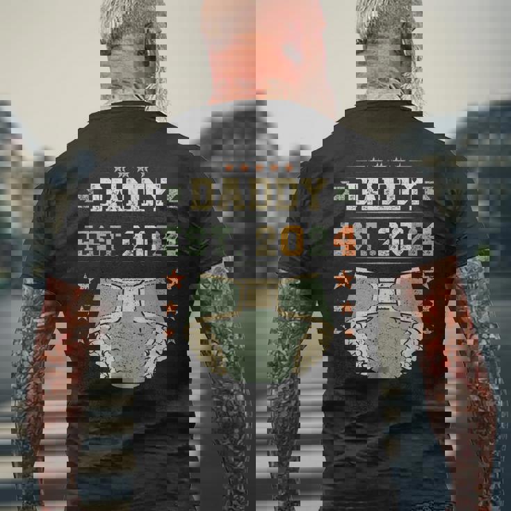 Daddy Est 2024 年生パパ 新米パパ 初めてのパパ 若いパパ メンズTシャツ バックプリント 高齢者への贈り物