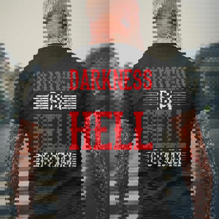 Darkness Is A Hell Of A Coach やる気を引き出す考え方 メンズTシャツ バックプリント 高齢者への贈り物