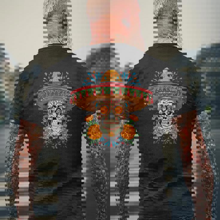 Dia De Los Muertos スカルとマリーゴールド メンズTシャツ バックプリント 高齢者への贈り物