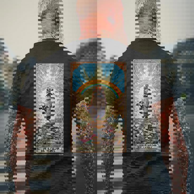 The Emperor 面白いアライグマ タロットカード ミスティックアライグマ メンズTシャツ バックプリント 高齢者への贈り物