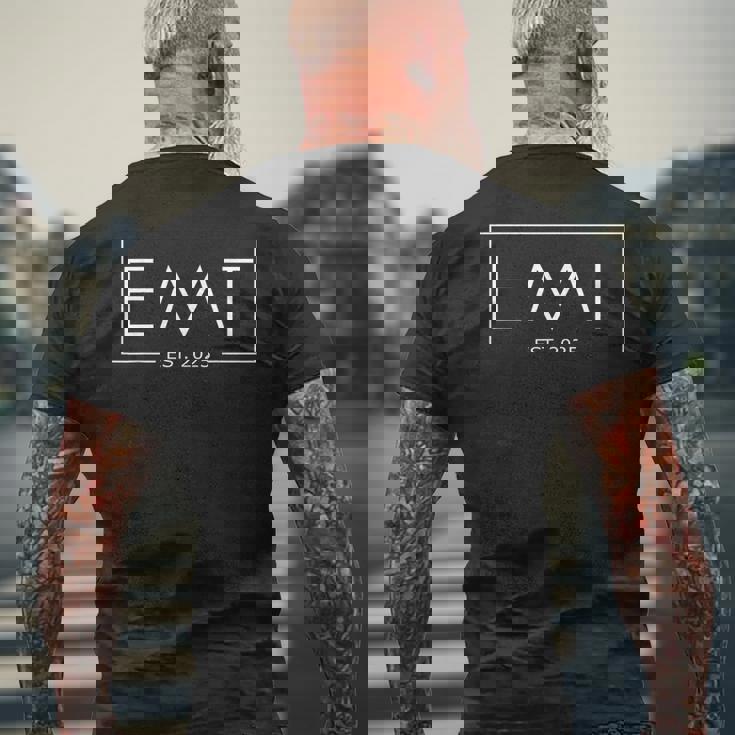 メンズ Emt設立 Est 2025 救急医療医療 卒業 メンズTシャツ バックプリント 高齢者への贈り物