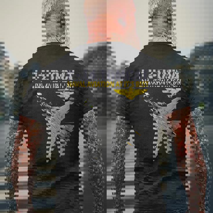 F-14 Tomcatが動作しています。最高の海軍航空。 メンズTシャツ バックプリント 高齢者への贈り物