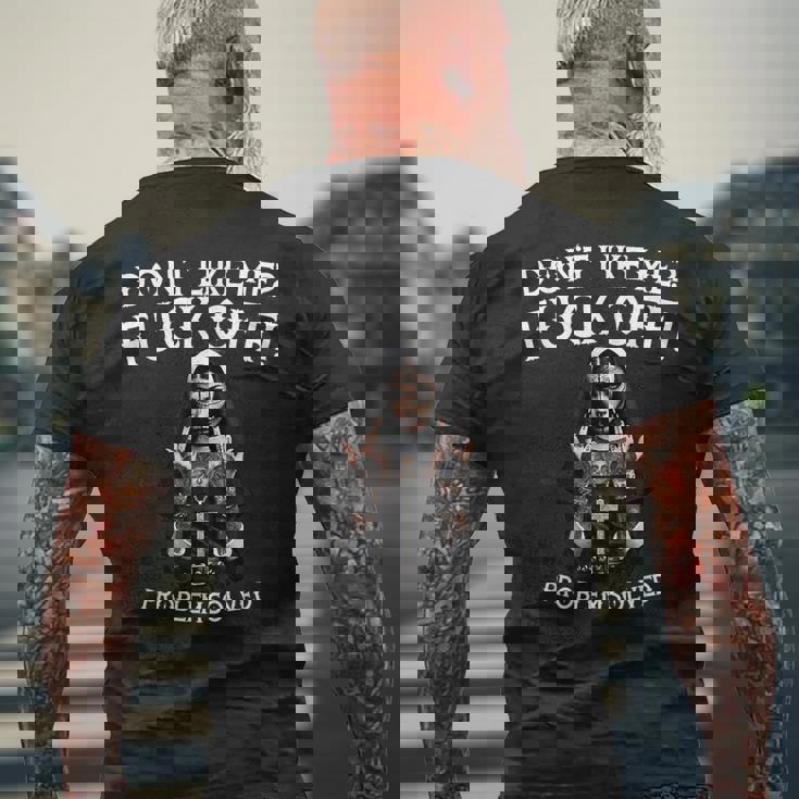 Fearless Nun Rebellion Intyle メンズTシャツ バックプリント 高齢者への贈り物