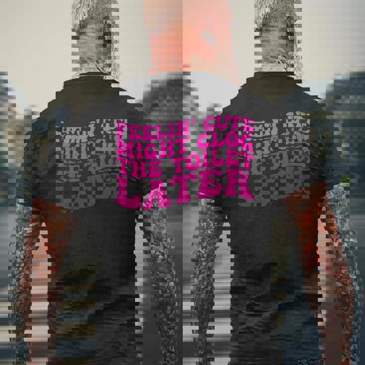 Feelin' Cute Might Clog The Toilet After メンズTシャツ バックプリント 高齢者への贈り物