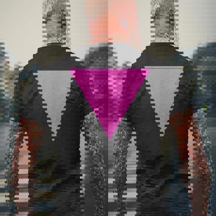 Gay Pride Upside Down Pink Triangle メンズTシャツ バックプリント 高齢者への贈り物