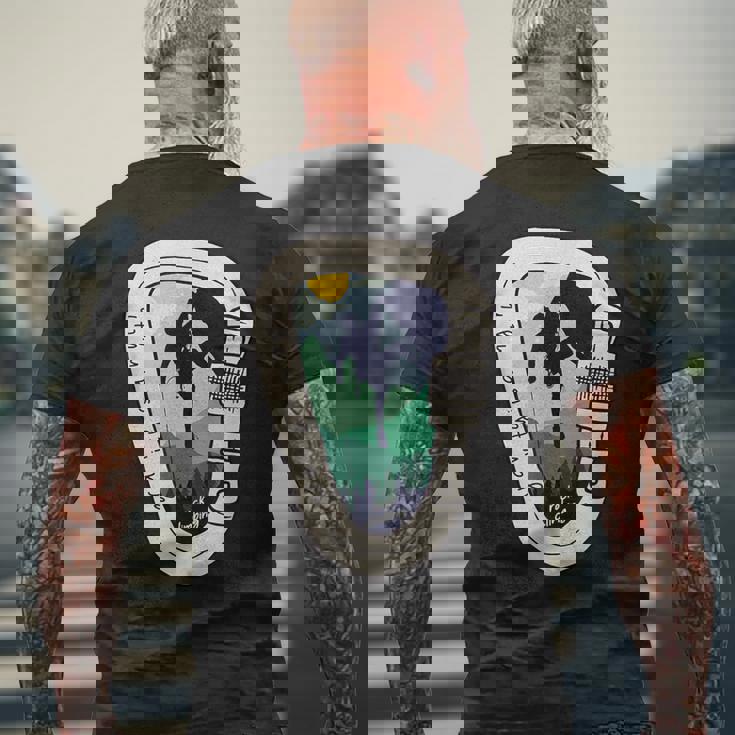 Gravity Is A Myth カラビナ ロッククライミング 山登り メンズTシャツ バックプリント 高齢者への贈り物