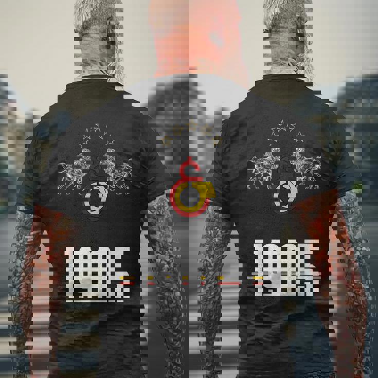 Gs 5 Yildiz 1905 -Ampiyon 2025 ブラックエディション メンズTシャツ バックプリント 高齢者への贈り物