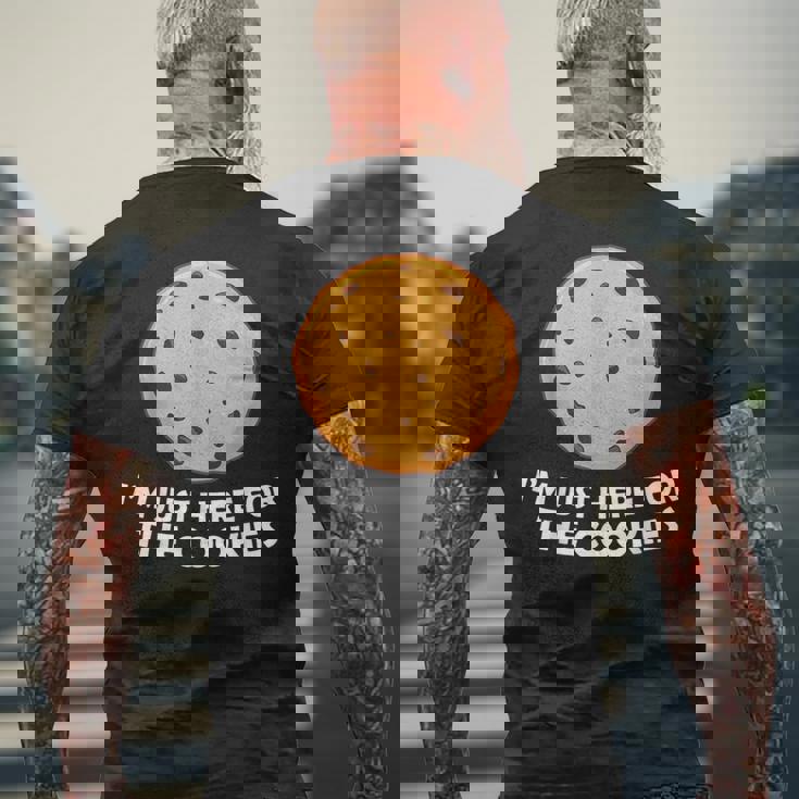 I'm Just Here For The Cookie 面白いチョコレートチップクッキー メンズTシャツ バックプリント 高齢者への贈り物