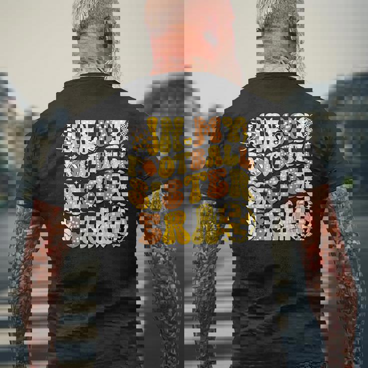 In My Footballister Era アメリカンフットボールヘルメットゲームデー メンズTシャツ バックプリント 高齢者への贈り物