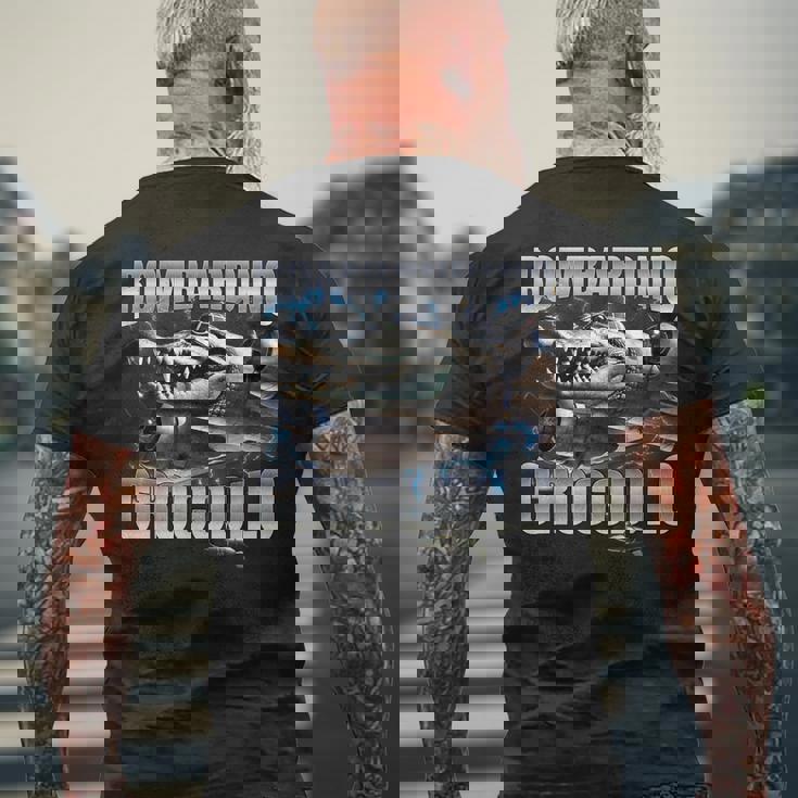 Italian Brainrot Bombardino Crocodilo メンズTシャツ バックプリント 高齢者への贈り物