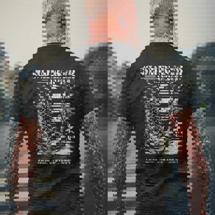 Jdヴァンス軍事選挙2028年アメリカ国旗支持のための兵士 メンズTシャツ バックプリント 高齢者への贈り物